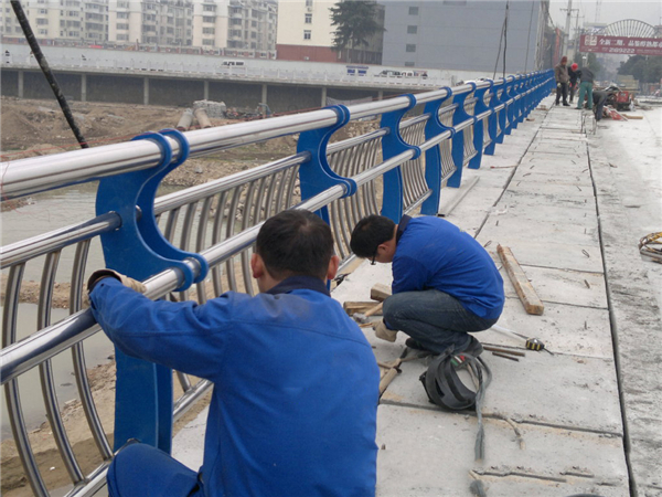 河北不锈钢河道护栏的特性及其在城市景观中的应用